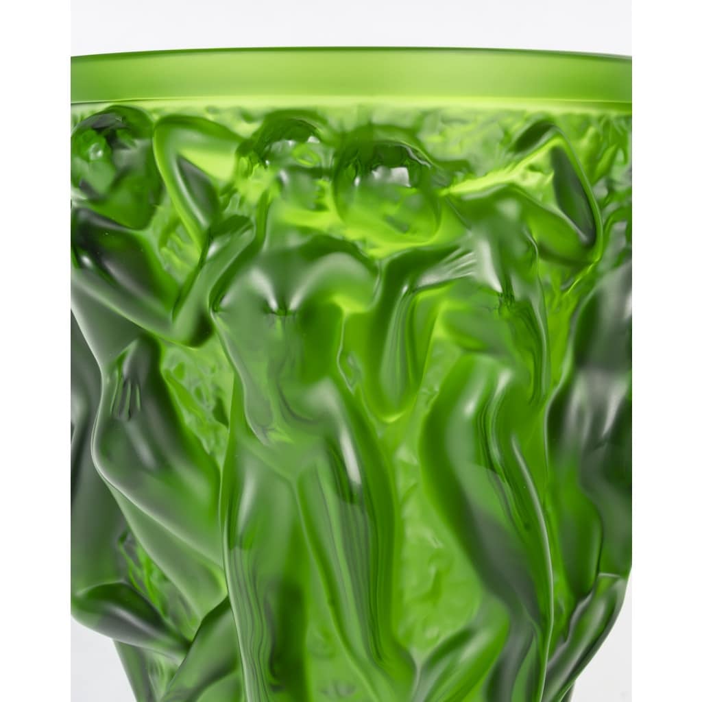 Vase « Bacchantes » cristal vert amazone de LALIQUE FRANCE – Neuf | Biron 