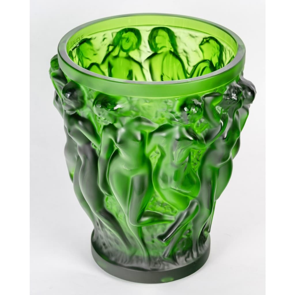 Vase « Bacchantes » cristal vert amazone de LALIQUE FRANCE – Neuf | Biron 