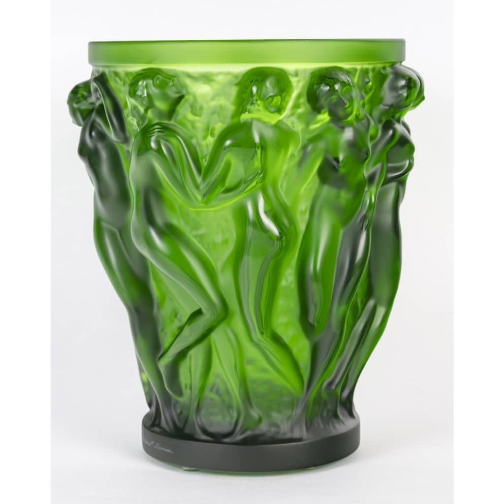 Vase « Bacchantes » cristal vert amazone de LALIQUE FRANCE – Neuf | Biron 