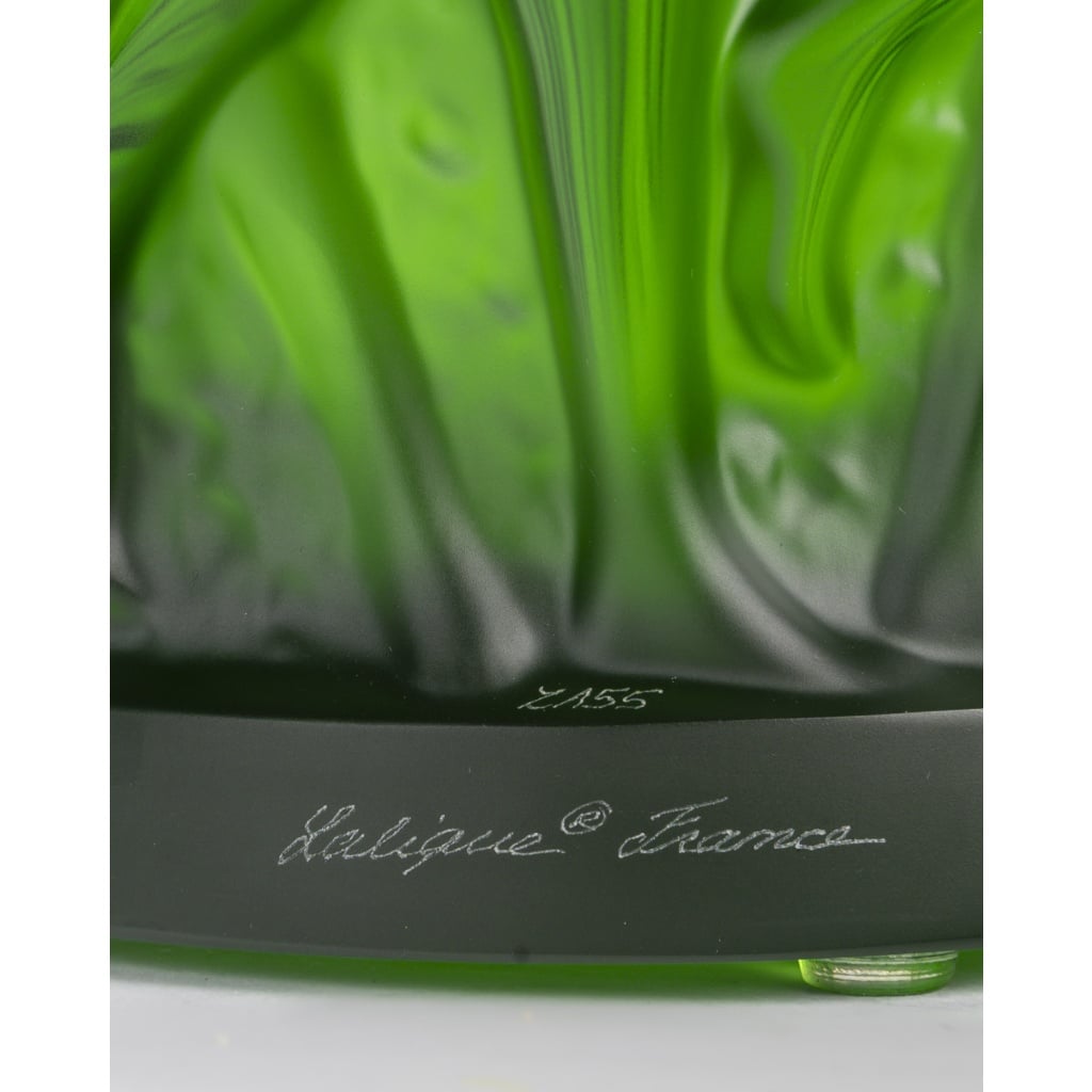 Vase « Bacchantes » cristal vert amazone de LALIQUE FRANCE – Neuf | Biron 