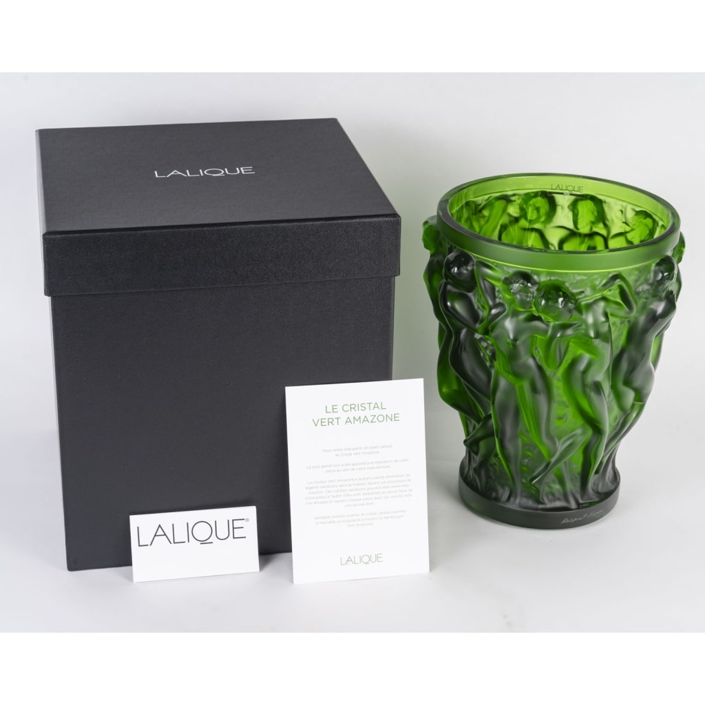 Vase « Bacchantes » cristal vert amazone de LALIQUE FRANCE – Neuf | Biron 