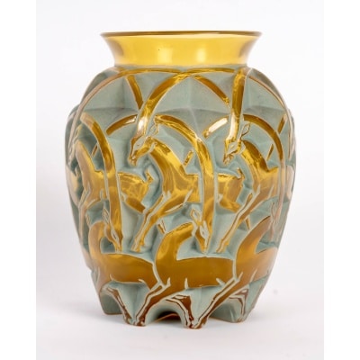 Vase "Chamois" verre jaune ambré patiné vert de René LALIQUE