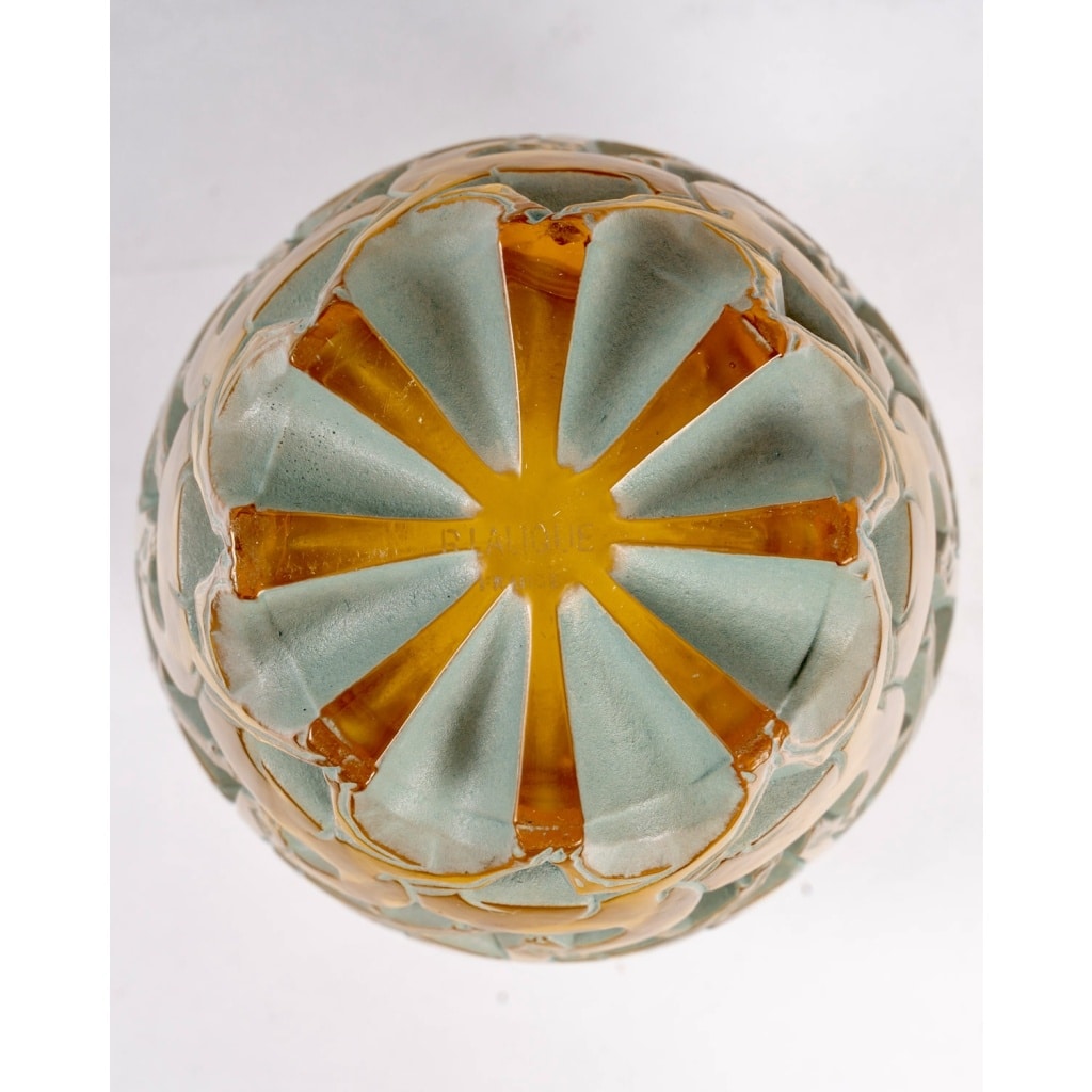 Vase « Chamois » verre jaune ambré patiné vert de René LALIQUE | Biron 