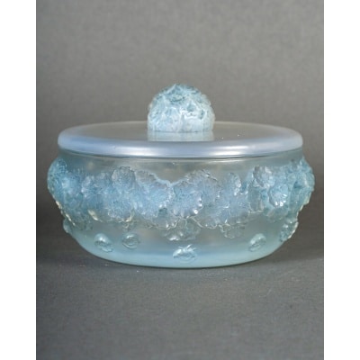 Boîte "Primevères" verre opalescent patiné bleu de René LALIQUE