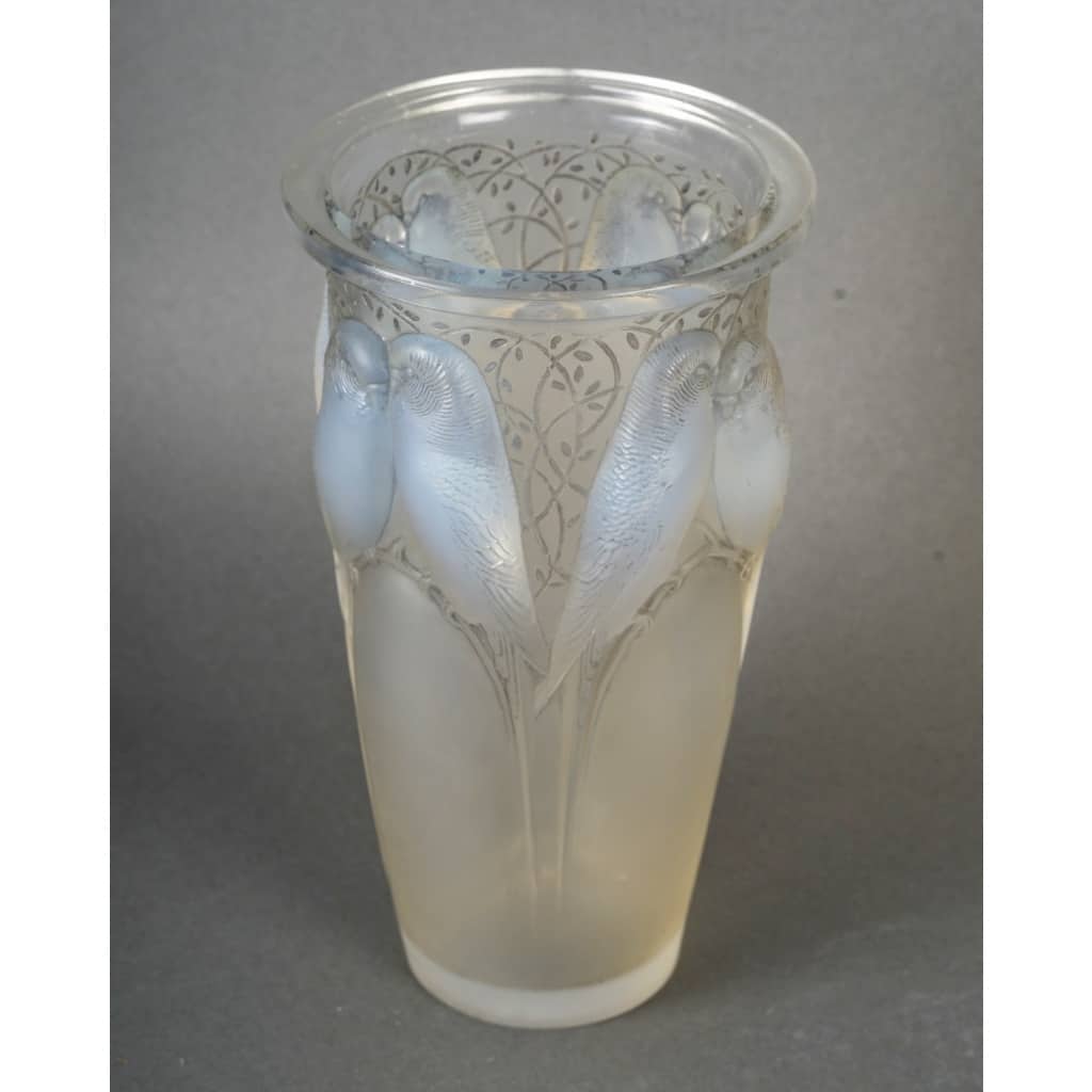 Vase « Ceylan » verre opalescent patiné gris de René LALIQUE | Biron 