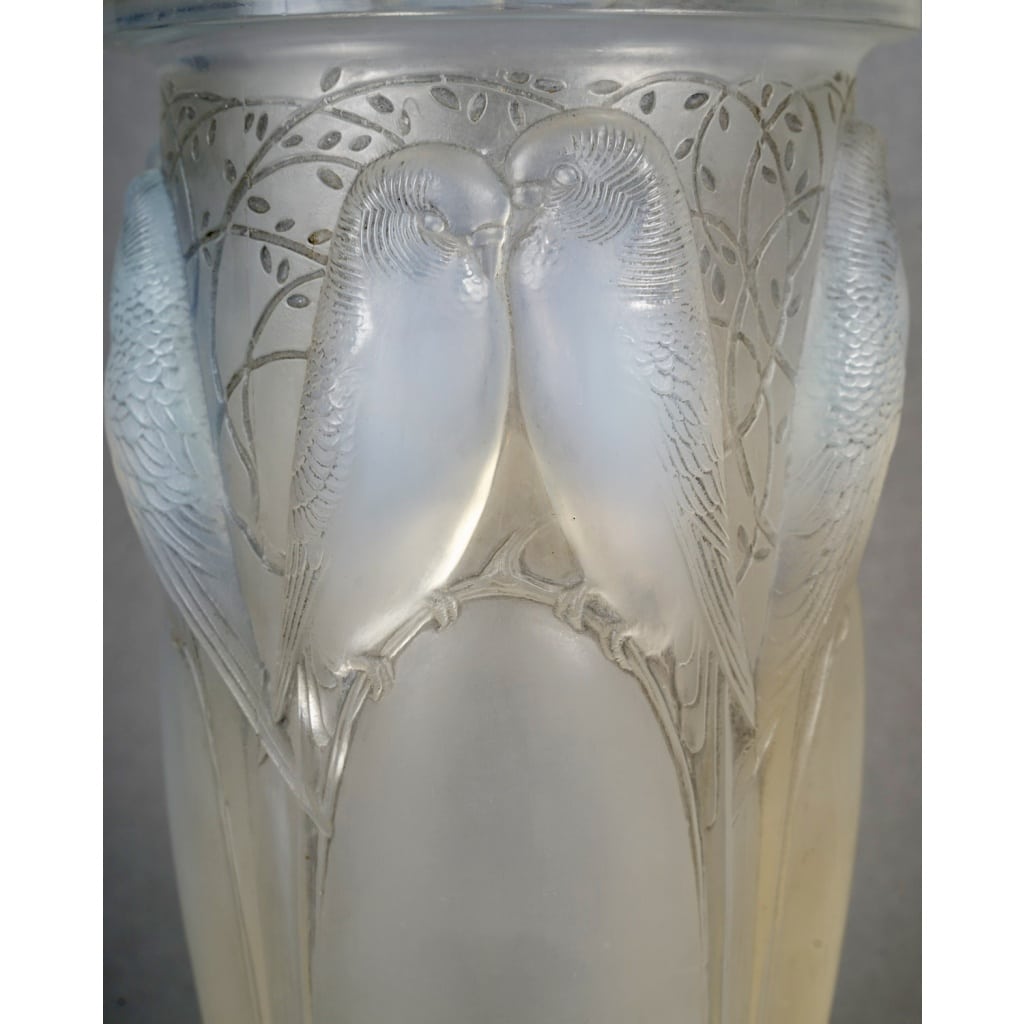 Vase « Ceylan » verre opalescent patiné gris de René LALIQUE | Biron 