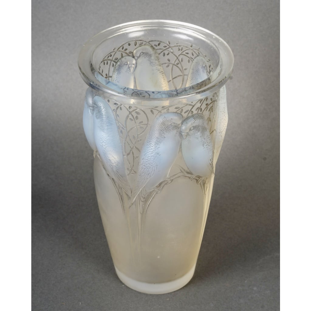 Vase « Ceylan » verre opalescent patiné gris de René LALIQUE | Biron 