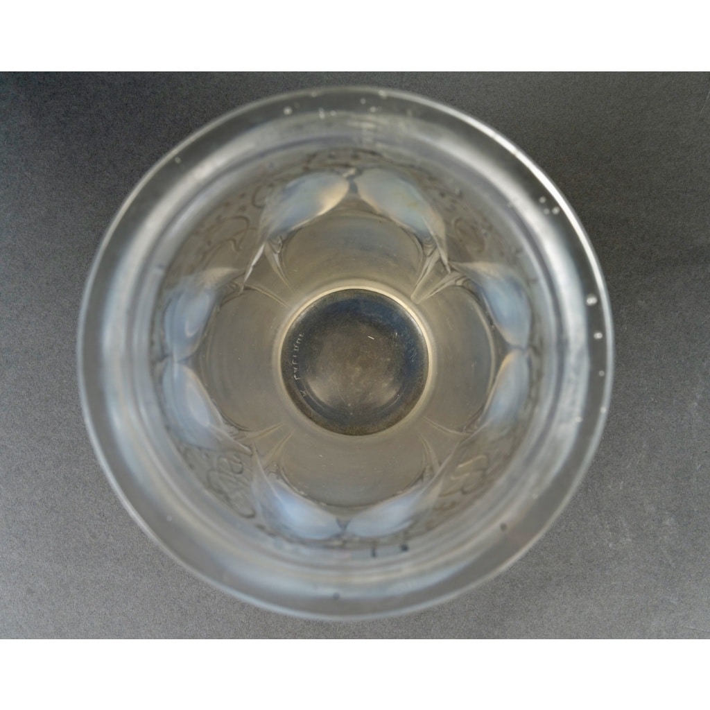 Vase « Ceylan » verre opalescent patiné gris de René LALIQUE | Biron 