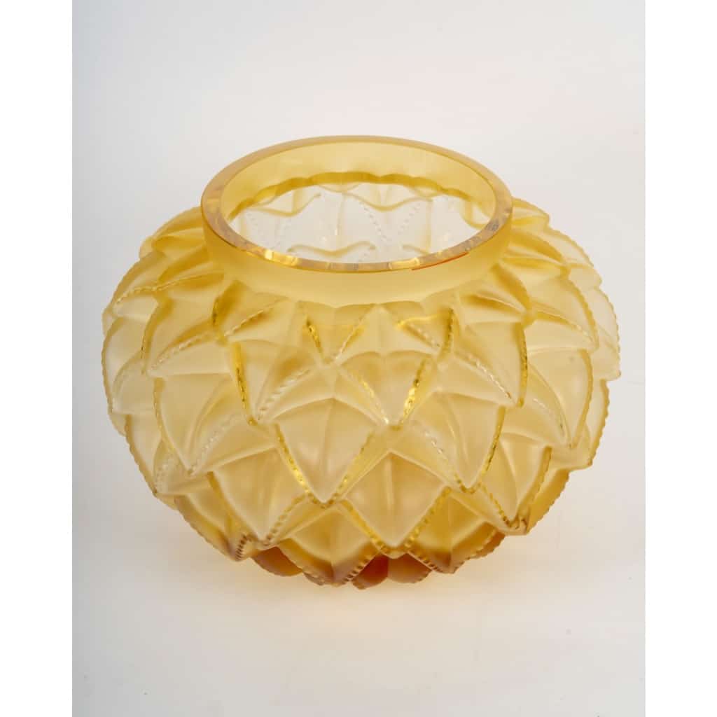 Vase « Languedoc » cristal jaune ambré de LALIQUE FRANCE | Biron 