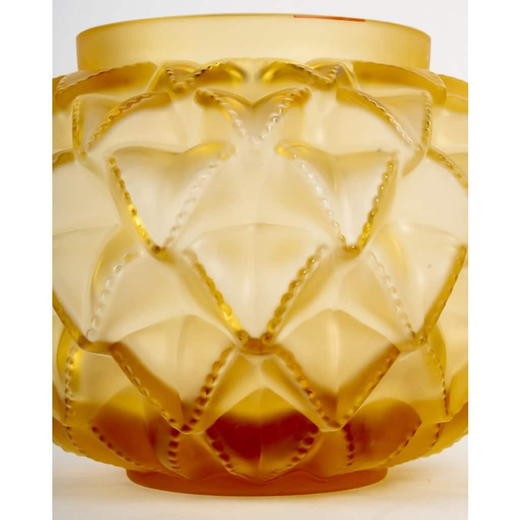 Vase « Languedoc » cristal jaune ambré de LALIQUE FRANCE | Biron 