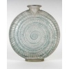 Vase « Escargot » verre blanc patiné bleu de René LALIQUE | Biron 