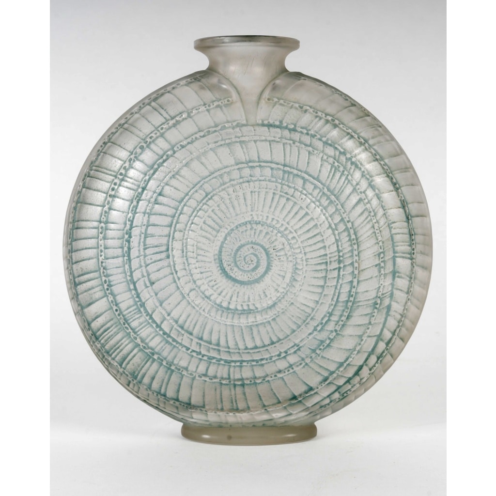 Vase « Escargot » verre blanc patiné bleu de René LALIQUE | Biron 