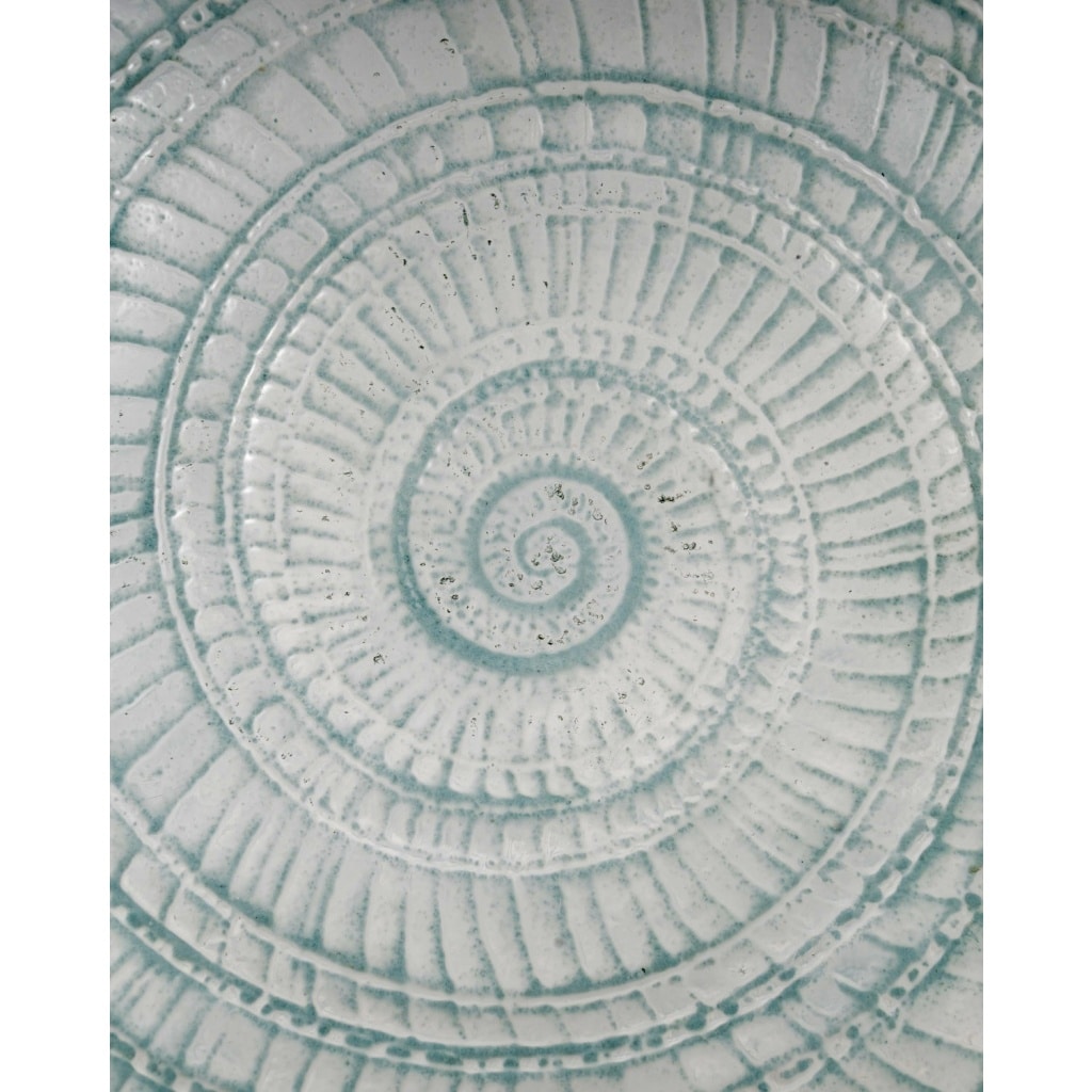 Vase « Escargot » verre blanc patiné bleu de René LALIQUE | Biron 