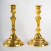 Paire de flambeaux en bronze doré au C Couronné d’époque Louis XV | Biron 