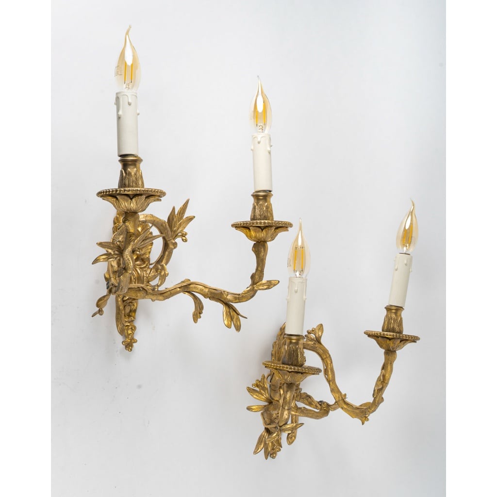 Série de quatre appliques en Bronze Ciselé à deux Bras de Lumières Italie vers 1850 | Biron 