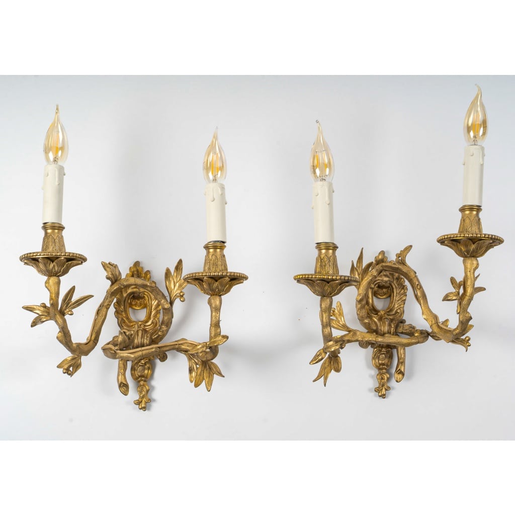 Série de quatre appliques en Bronze Ciselé à deux Bras de Lumières Italie vers 1850 | Biron 