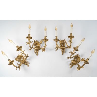 Série de quatre appliques en Bronze Ciselé à deux Bras de Lumières Italie vers 1850