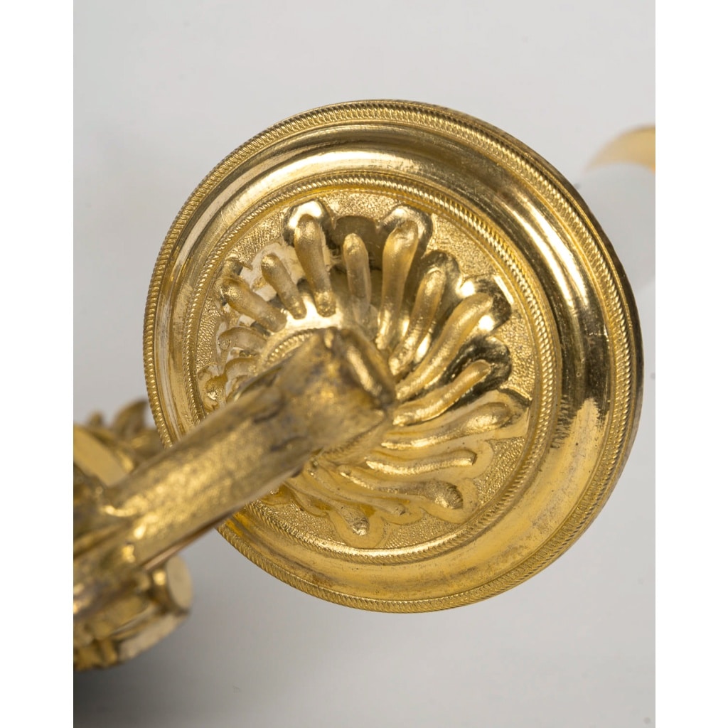 Paire d’Appliques en Bronze Ciselé et Doré à Deux Bras de Lumières d’Époque Louis XVI vers 1780 | Biron 