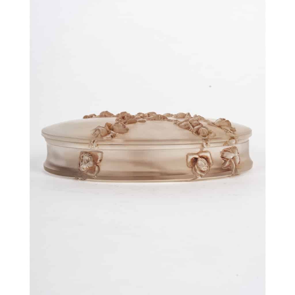 Boîte « Roses en Relief » verre blanc patiné sépia de René LALIQUE | Biron 