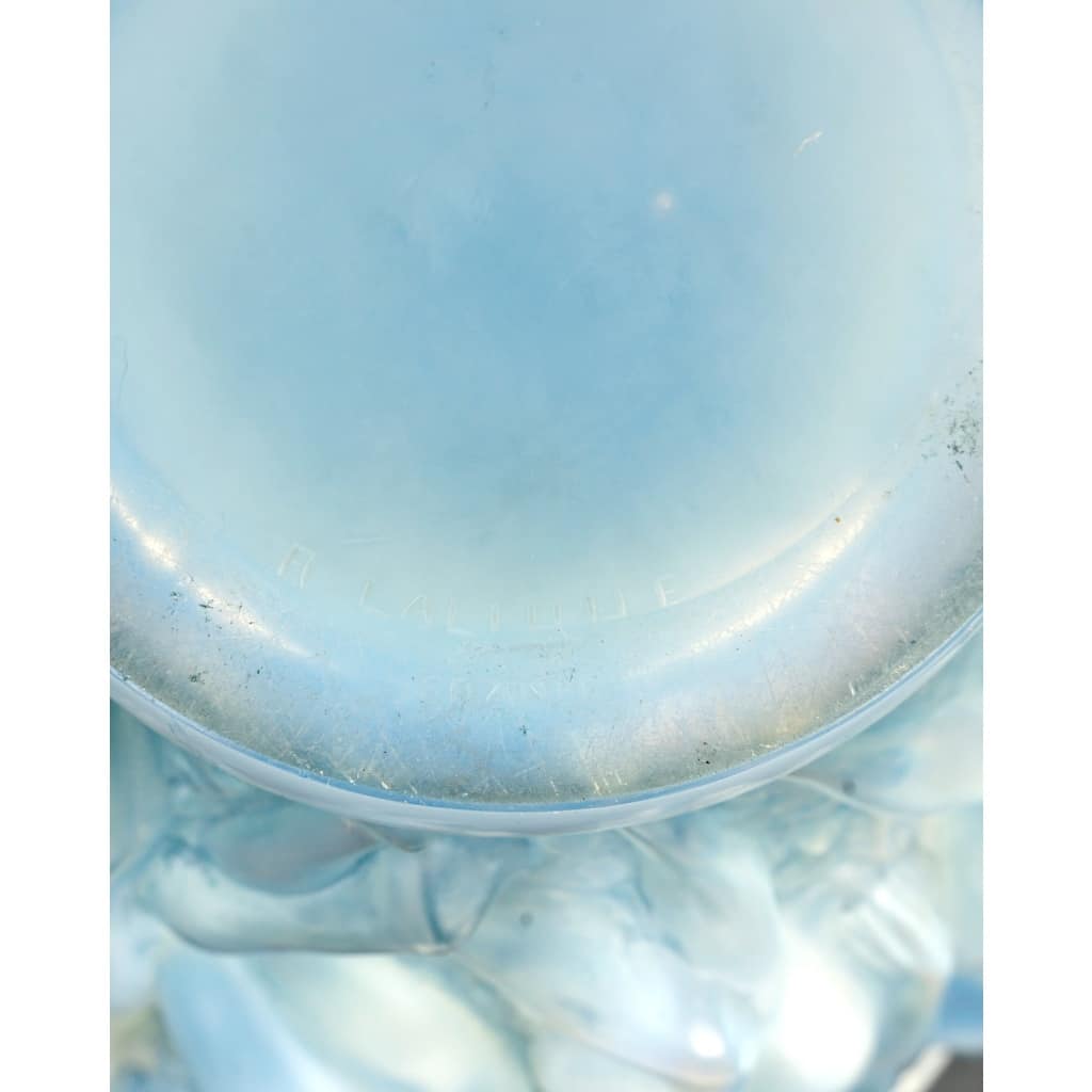Vase « Bacchantes » verre opalescent patiné bleu de René LALIQUE | Biron 