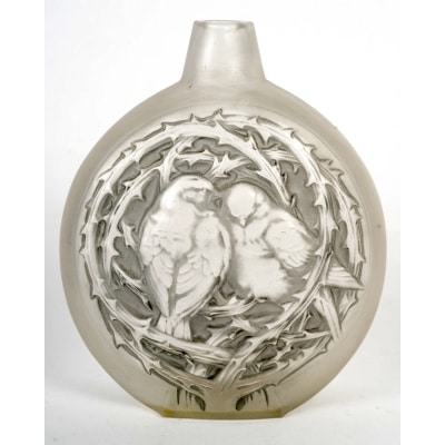 Vase "Deux Moineaux Bavardant" verre blanc patiné gris de René LALIQUE
