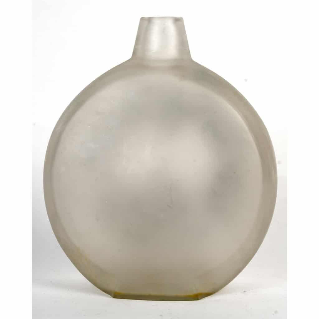 Vase « Deux Moineaux Bavardant » verre blanc patiné gris de René LALIQUE | Biron 