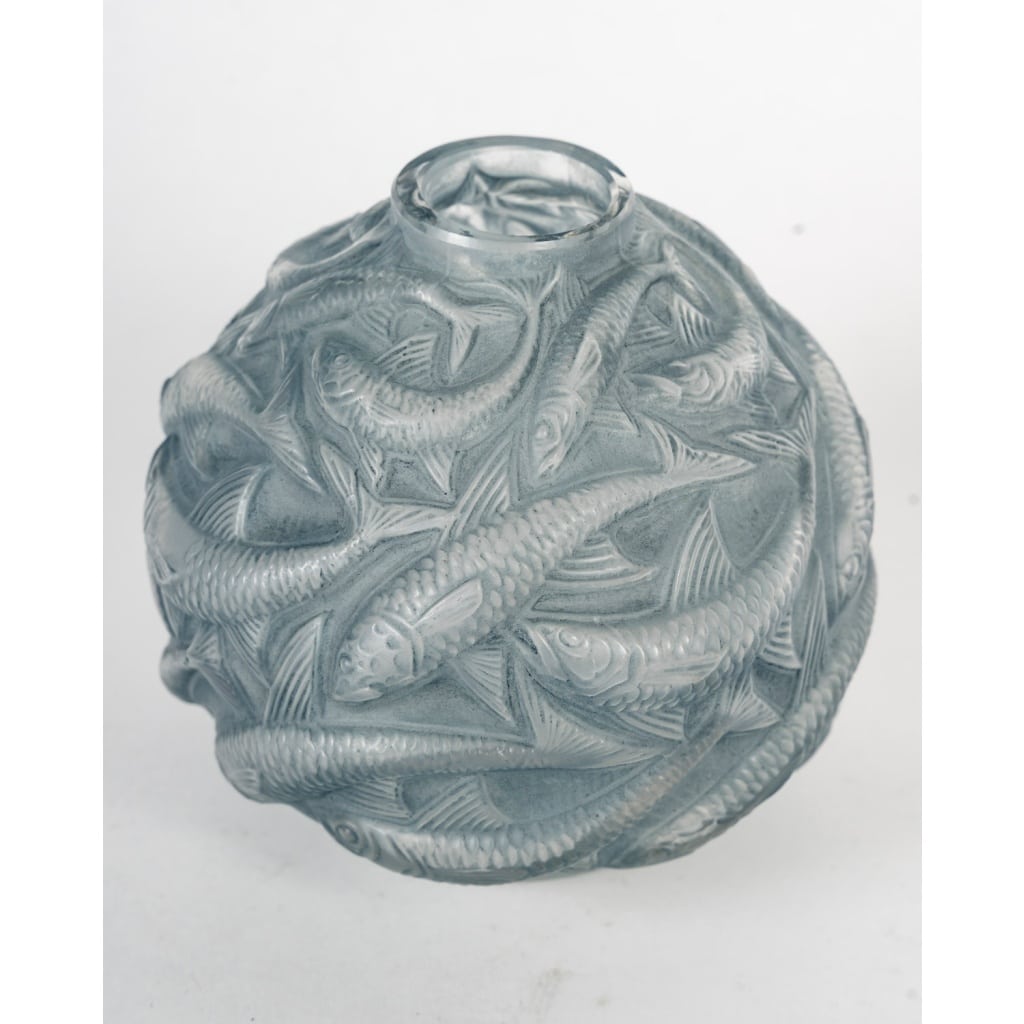 Vase « Oléron » verre blanc patiné bleu de René LALIQUE | Biron 