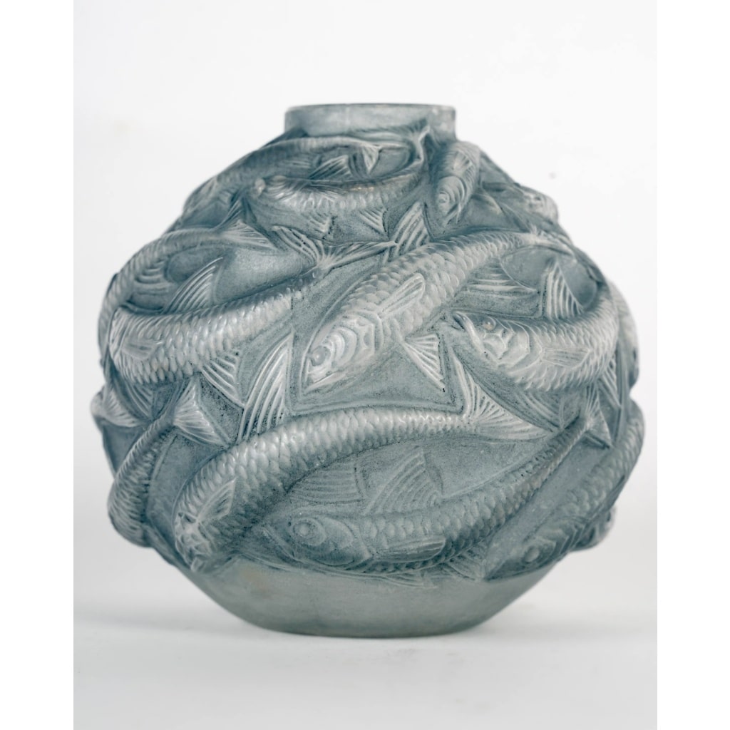 Vase « Oléron » verre blanc patiné bleu de René LALIQUE | Biron 