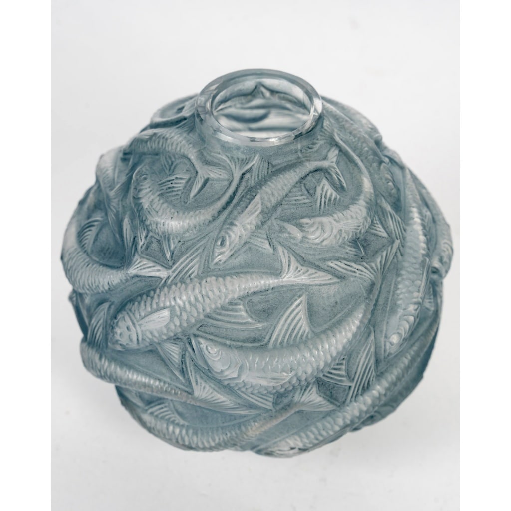 Vase « Oléron » verre blanc patiné bleu de René LALIQUE | Biron 