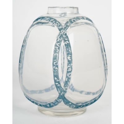 Vase "Guirlandes de Roses" verre blanc patiné bleu de René LALIQUE