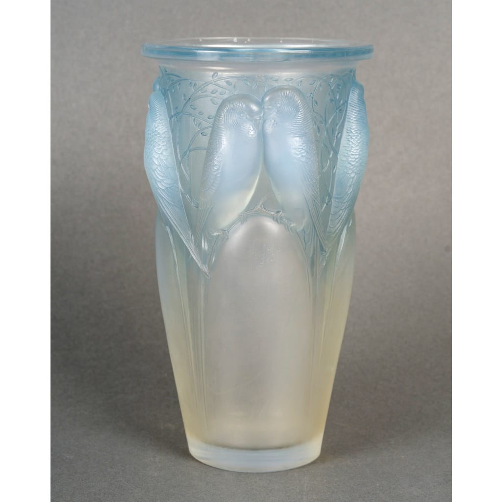 Vase « Ceylan » verre opalescent patiné bleu de René LALIQUE | Biron 