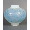 Vase « Aras » verre opalescent patiné bleu de René LALIQUE | Biron 