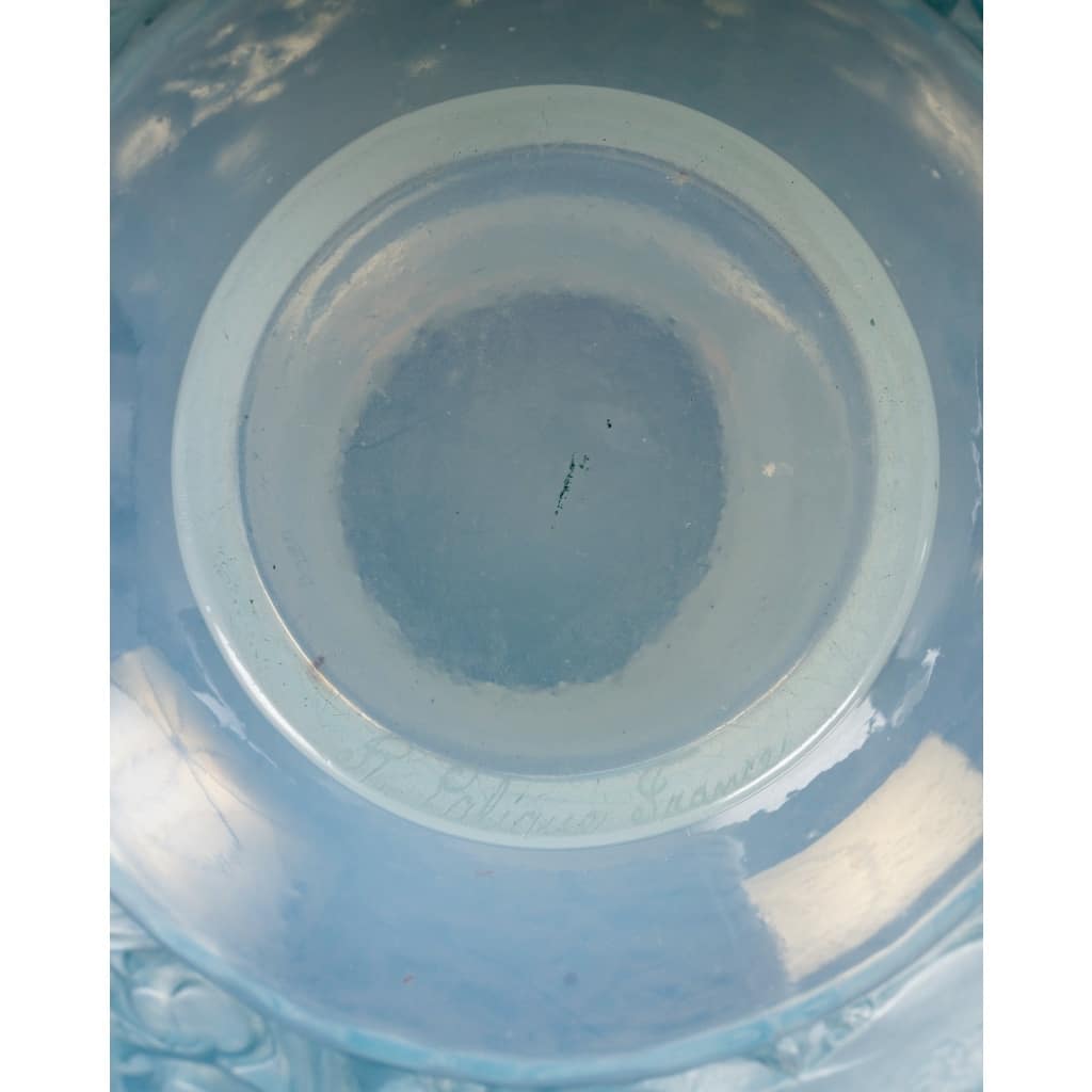 Vase « Aras » verre opalescent patiné bleu de René LALIQUE | Biron 