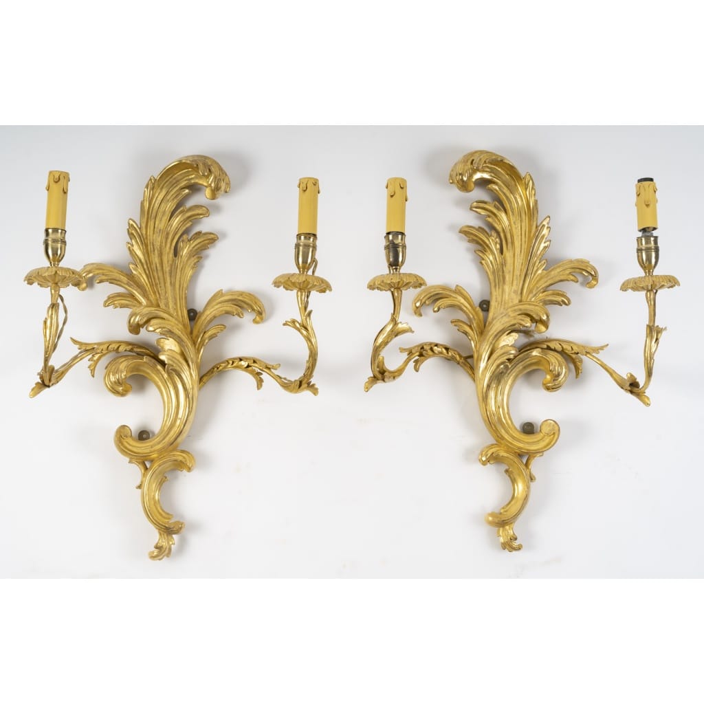 Suite de 4 appliques de style rocaille en bois sculpté et doré, circa 1900 | Biron 