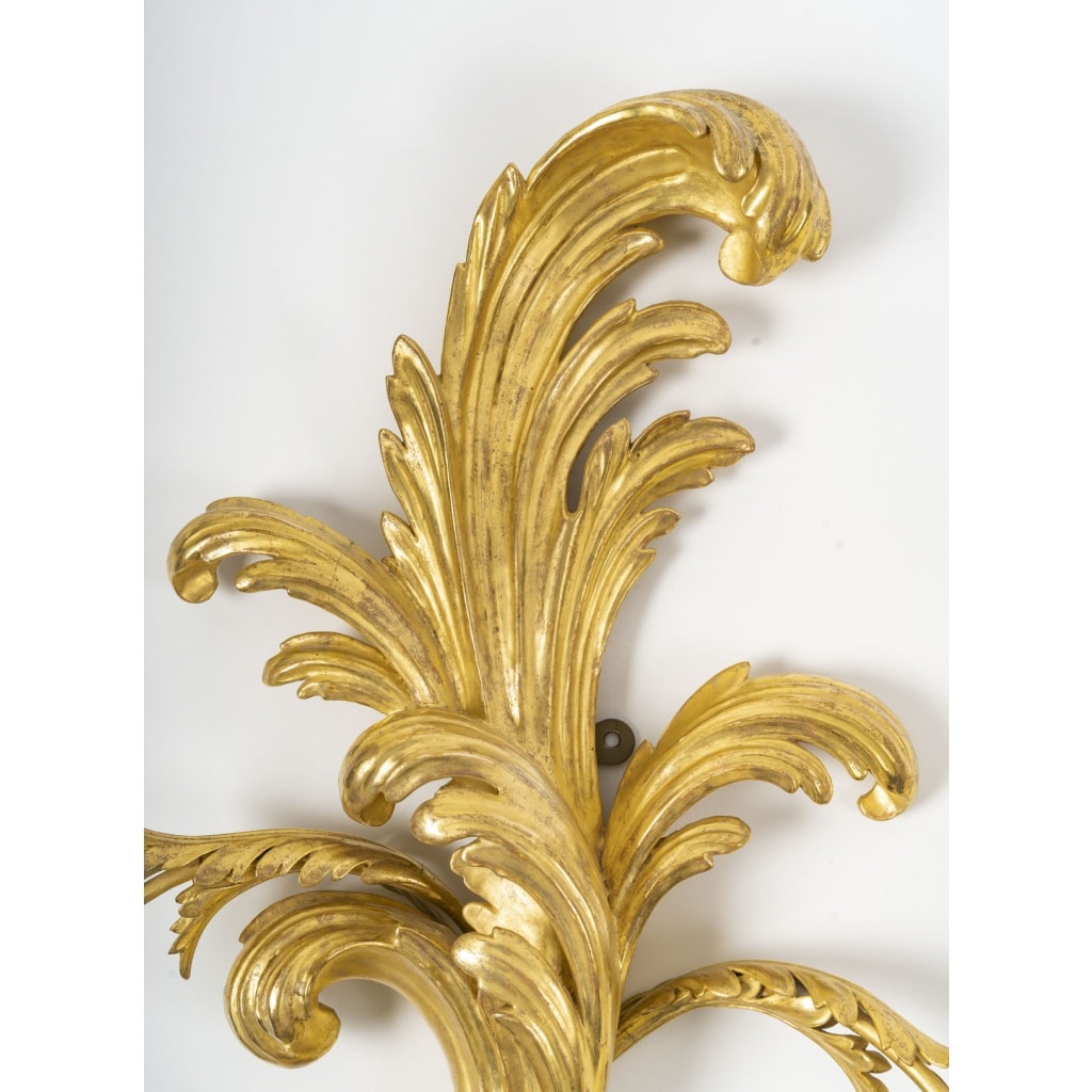 Suite de 4 appliques de style rocaille en bois sculpté et doré, circa 1900 | Biron 