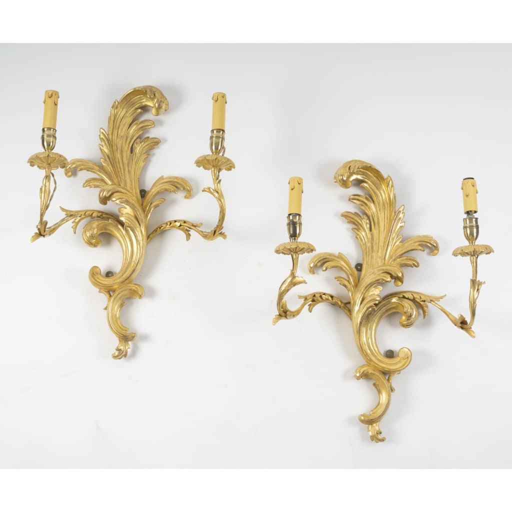 Suite de 4 appliques de style rocaille en bois sculpté et doré, circa 1900 | Biron 