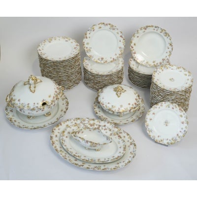 Service En Porcelaine De Limoges – Haviland & Co – 77 Pièces – Décor Floral à L’or Fin – XXe