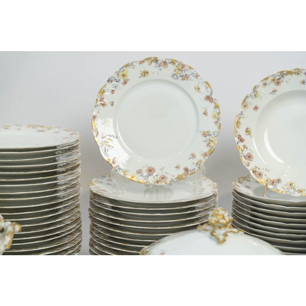 Service En Porcelaine De Limoges – Haviland & Co – 77 Pièces – Décor Floral à L’or Fin – XXe | Biron 