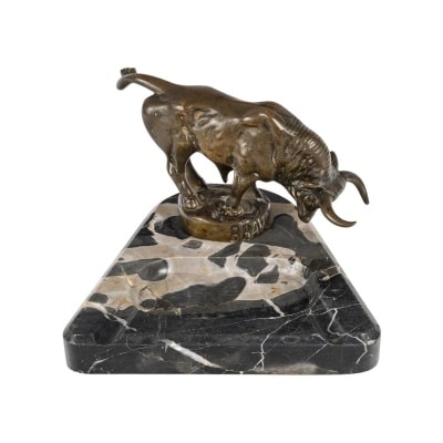 Cendrier du début du XXème siècle en bronze patiné et marbre.