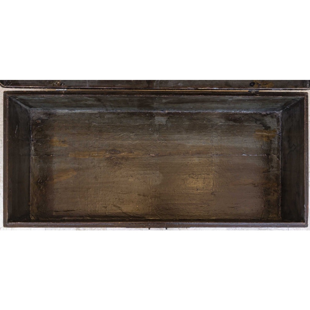 Coffre ancien chinois sur socle | Biron 