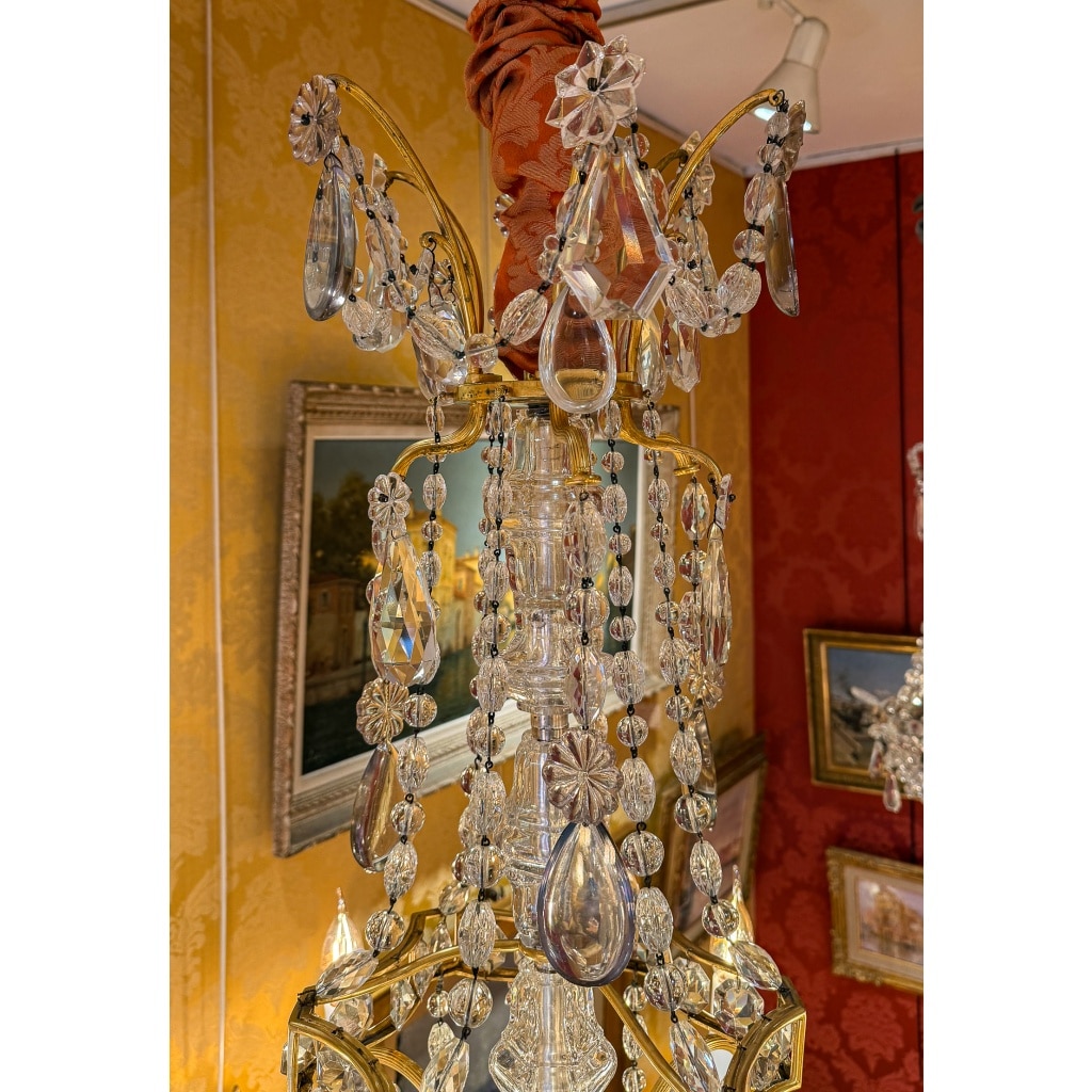 Lustre Marie-Antoinette de style Louis XVI en bronze ciselé et doré à décor de cristal signé Baccarat vers 1890 | Biron 