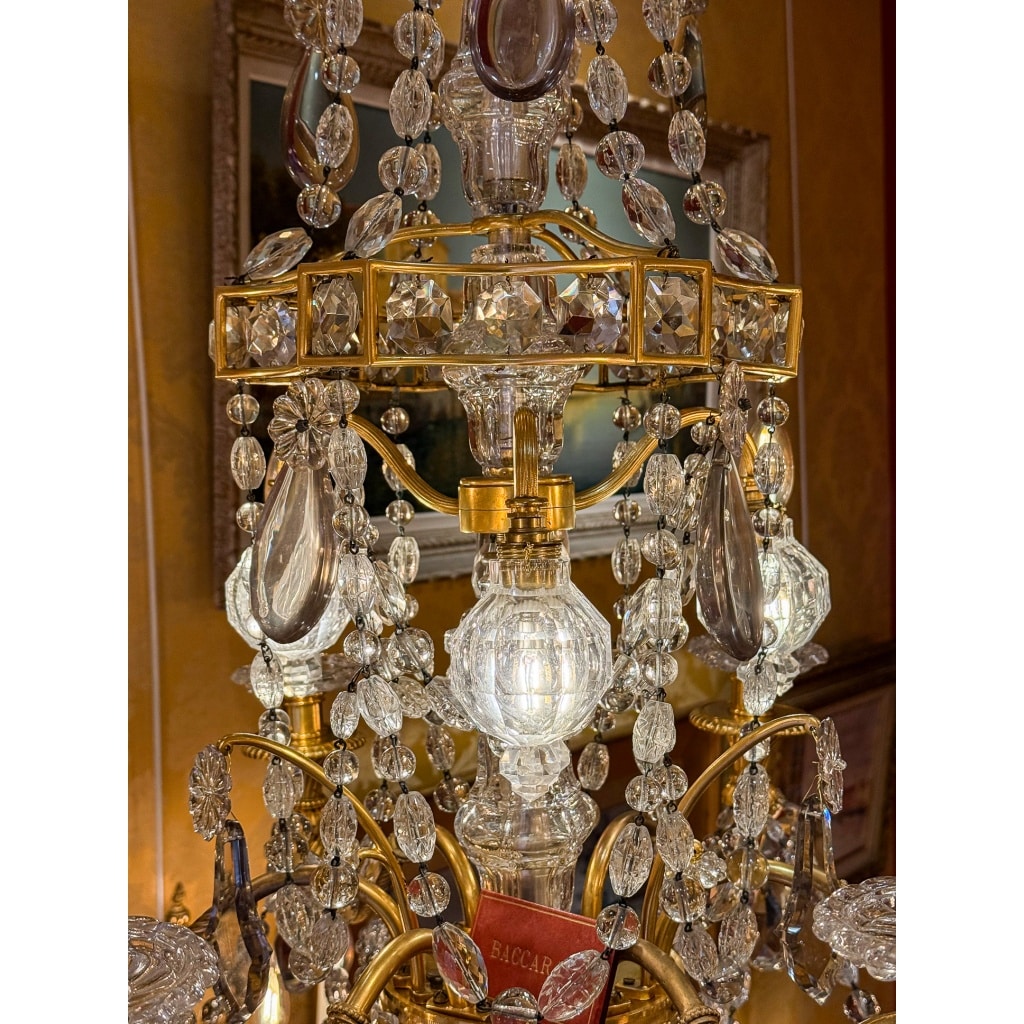 Lustre Marie-Antoinette de style Louis XVI en bronze ciselé et doré à décor de cristal signé Baccarat vers 1890 | Biron 