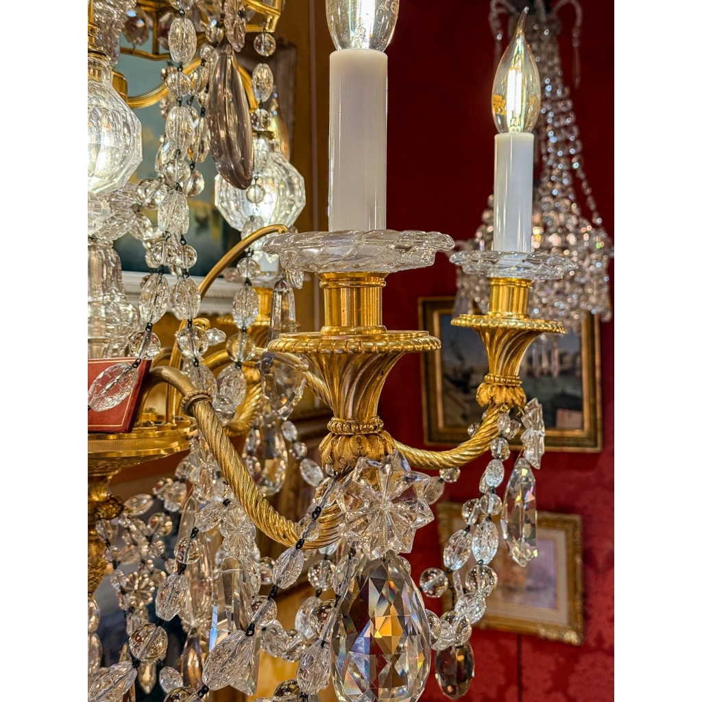 Lustre Marie-Antoinette de style Louis XVI en bronze ciselé et doré à décor de cristal signé Baccarat vers 1890 | Biron 
