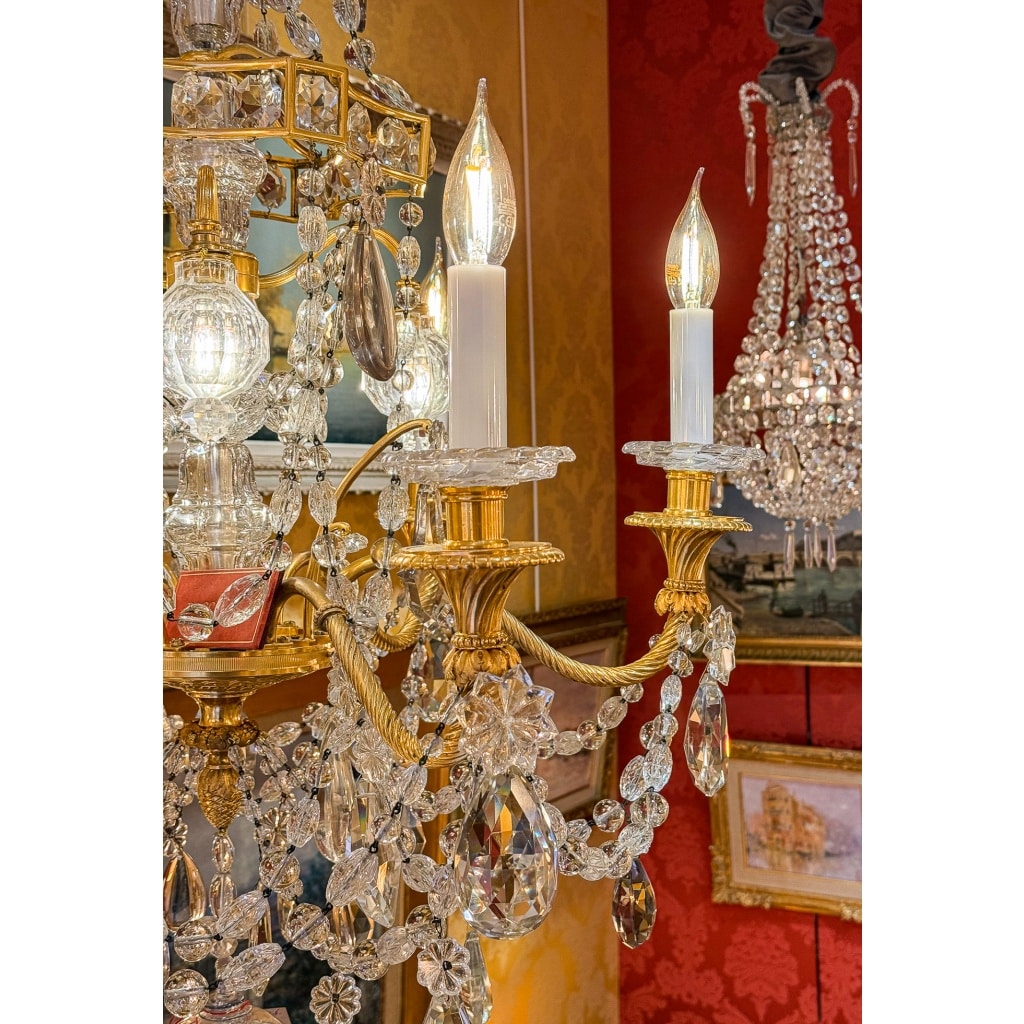 Lustre Marie-Antoinette de style Louis XVI en bronze ciselé et doré à décor de cristal signé Baccarat vers 1890 | Biron 