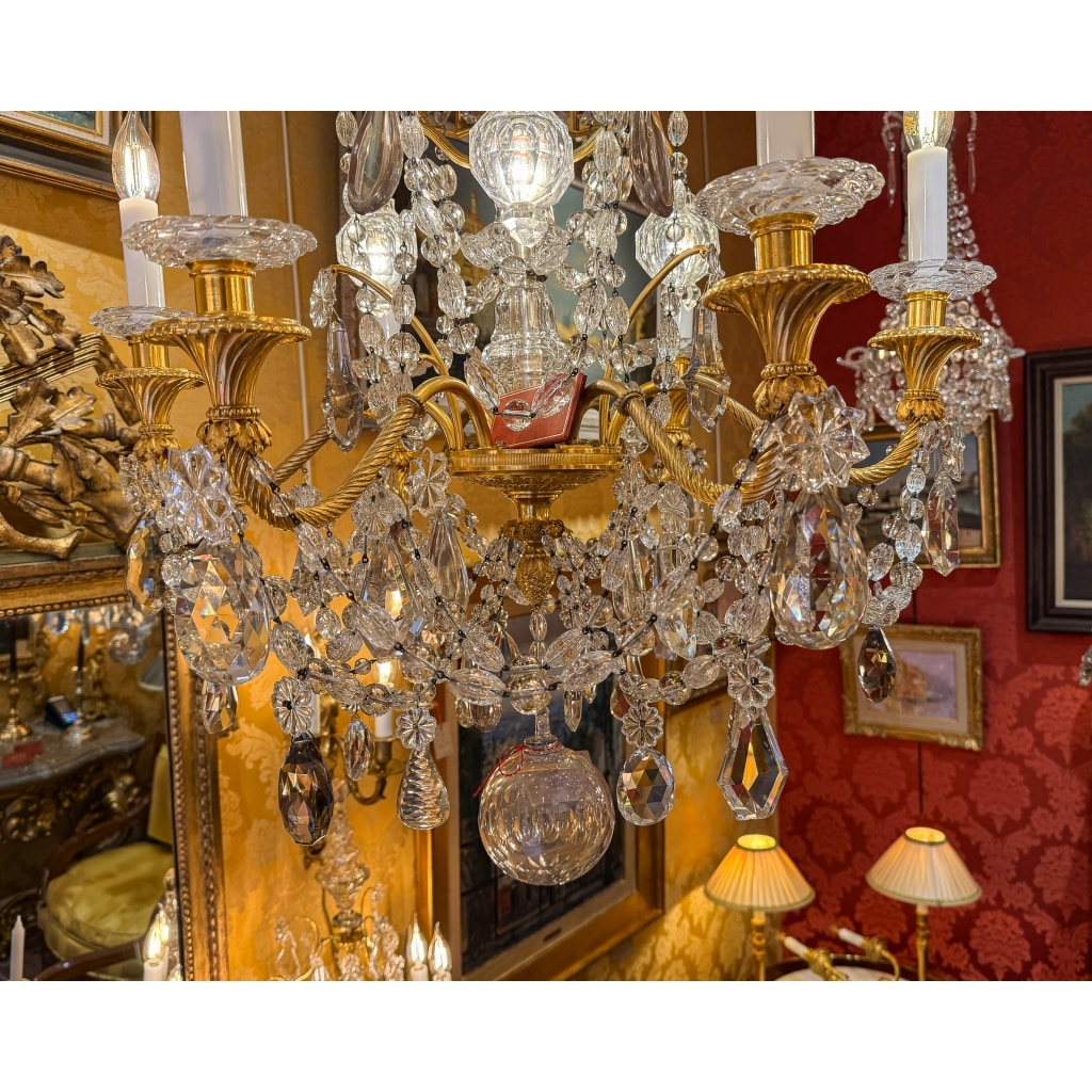 Lustre Marie-Antoinette de style Louis XVI en bronze ciselé et doré à décor de cristal signé Baccarat vers 1890 | Biron 
