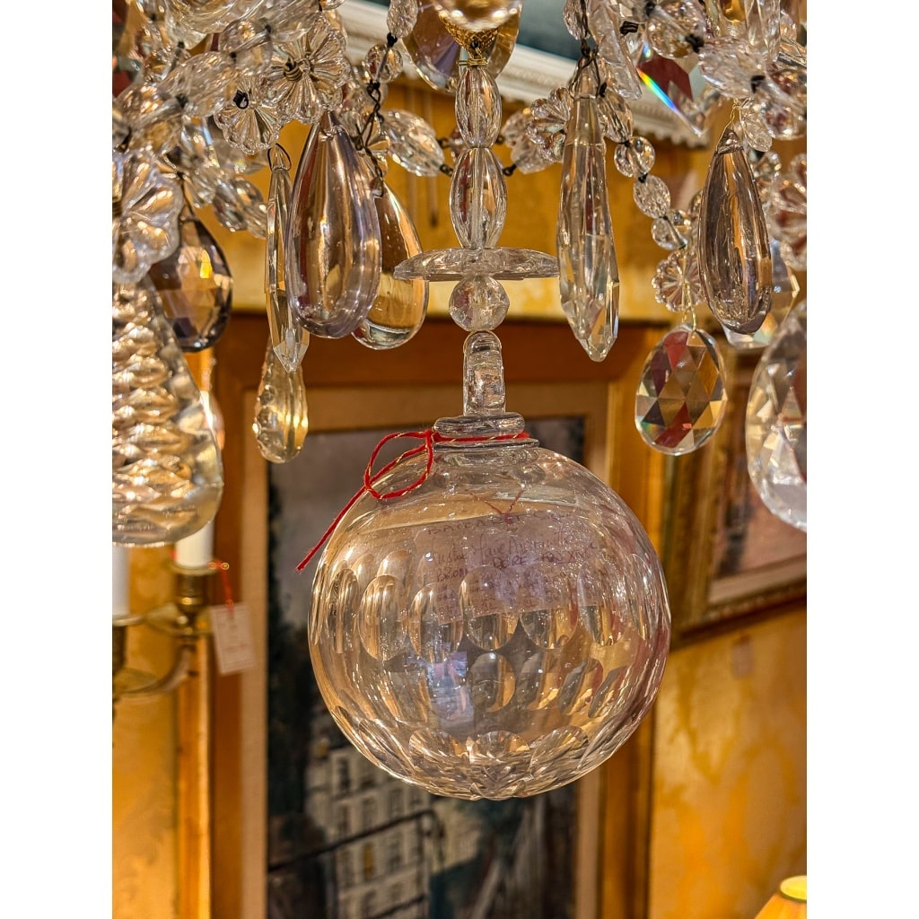 Lustre Marie-Antoinette de style Louis XVI en bronze ciselé et doré à décor de cristal signé Baccarat vers 1890 | Biron 