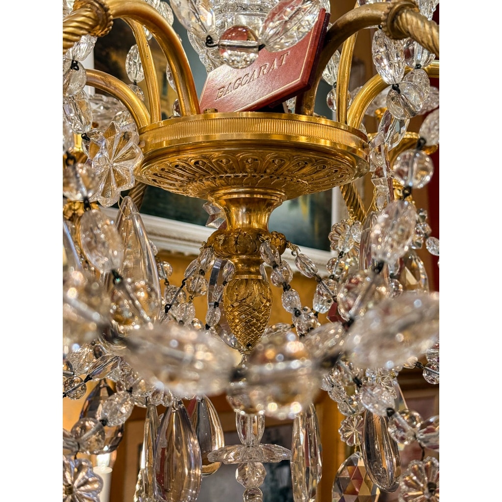 Lustre Marie-Antoinette de style Louis XVI en bronze ciselé et doré à décor de cristal signé Baccarat vers 1890 | Biron 
