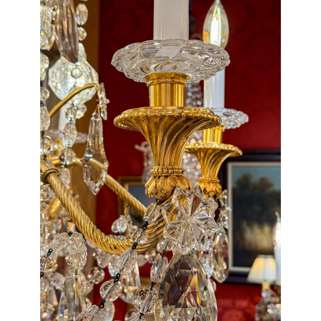 Lustre Marie-Antoinette de style Louis XVI en bronze ciselé et doré à décor de cristal signé Baccarat vers 1890 | Biron 