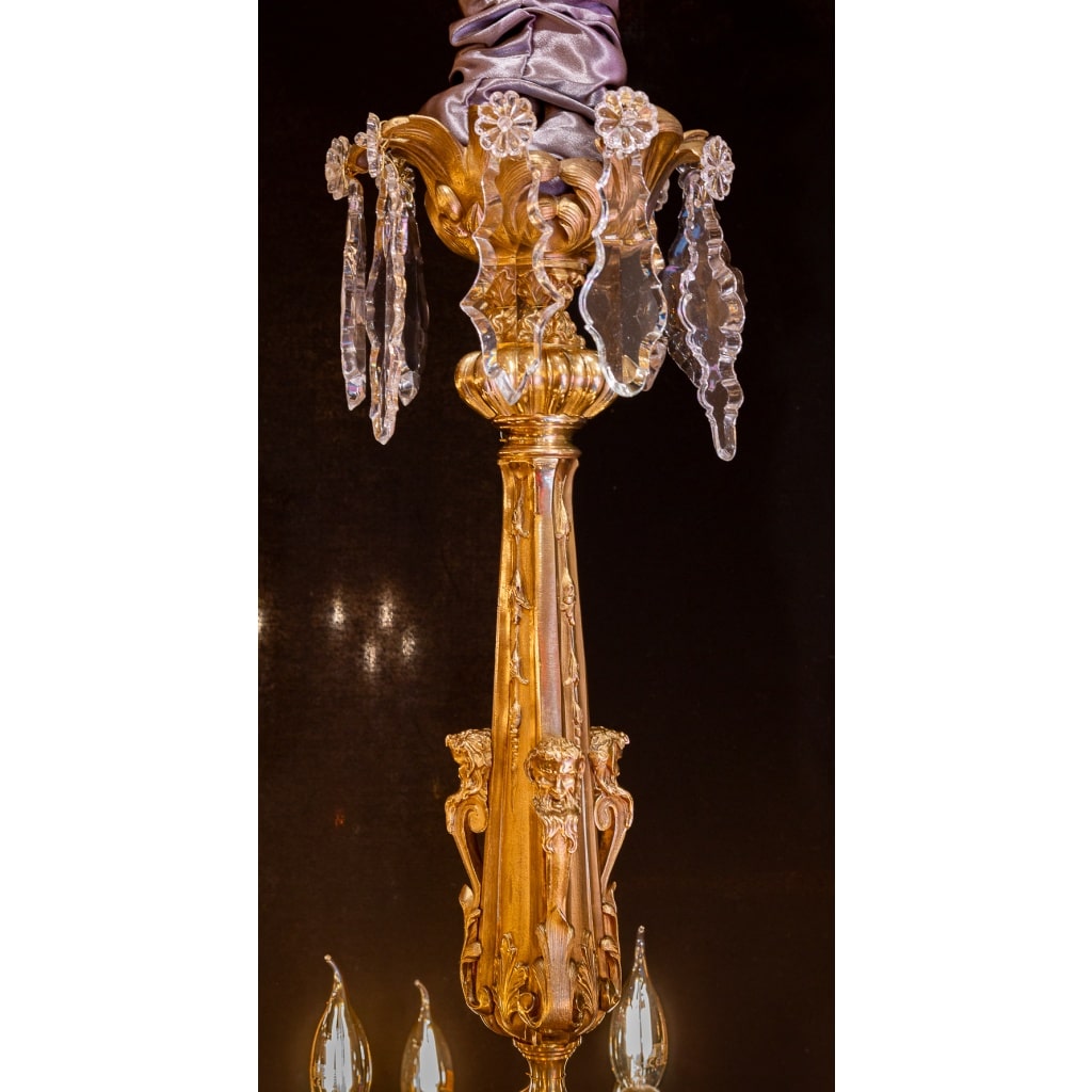 Victor Raulin (1867-1925) et Baccarat Lustre aux Amours en bronze ciselé et doré de style Louis XV | Biron 