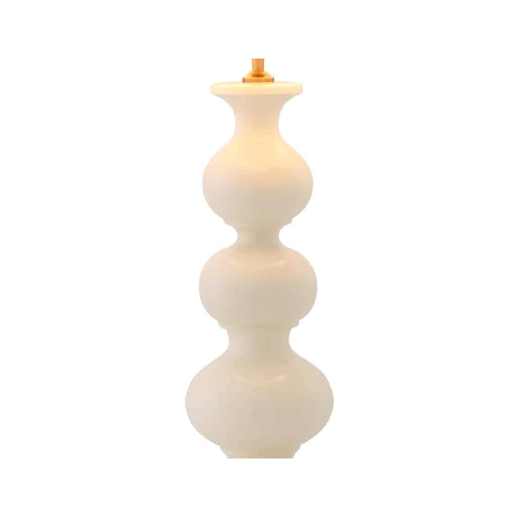 Paire de lampes de table en céramique blanche craquelée et laiton patiné. | Biron 